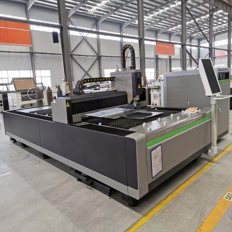 آلة قطع بالليزر الليفي بمعيار  - مراجعة Industrial Laser Cutter For Metal وسعره