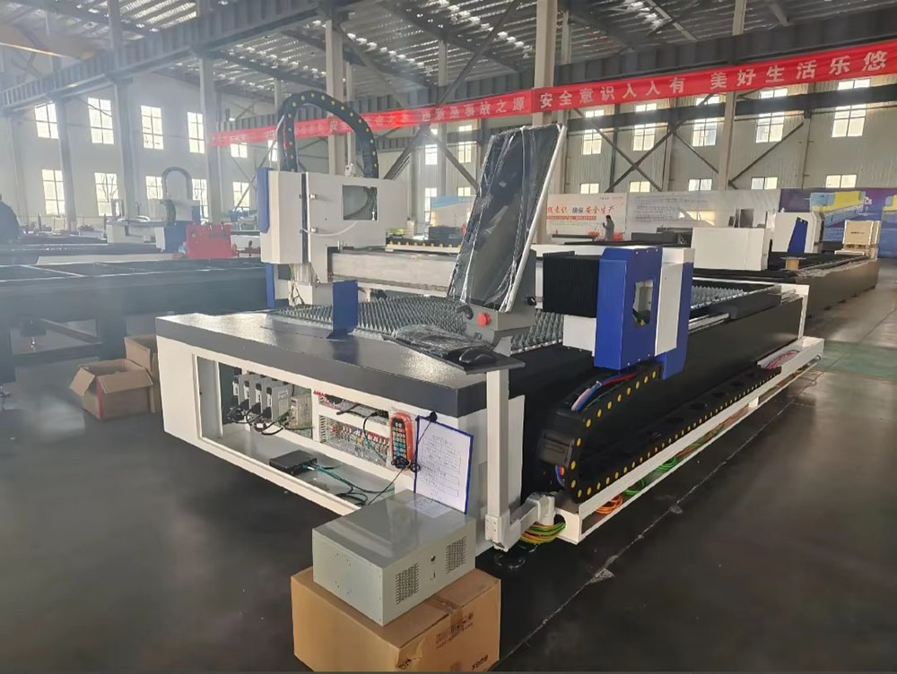 آلة قطع بالليزر الصناعية بقوة  - مراجعة Industrial Laser Cutter For Metal وسعره