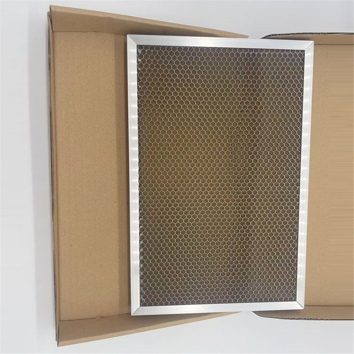 طاولة عمل خلية النحل بالليزر ل - مراجعة Honeycomb Laser Bed وسعره