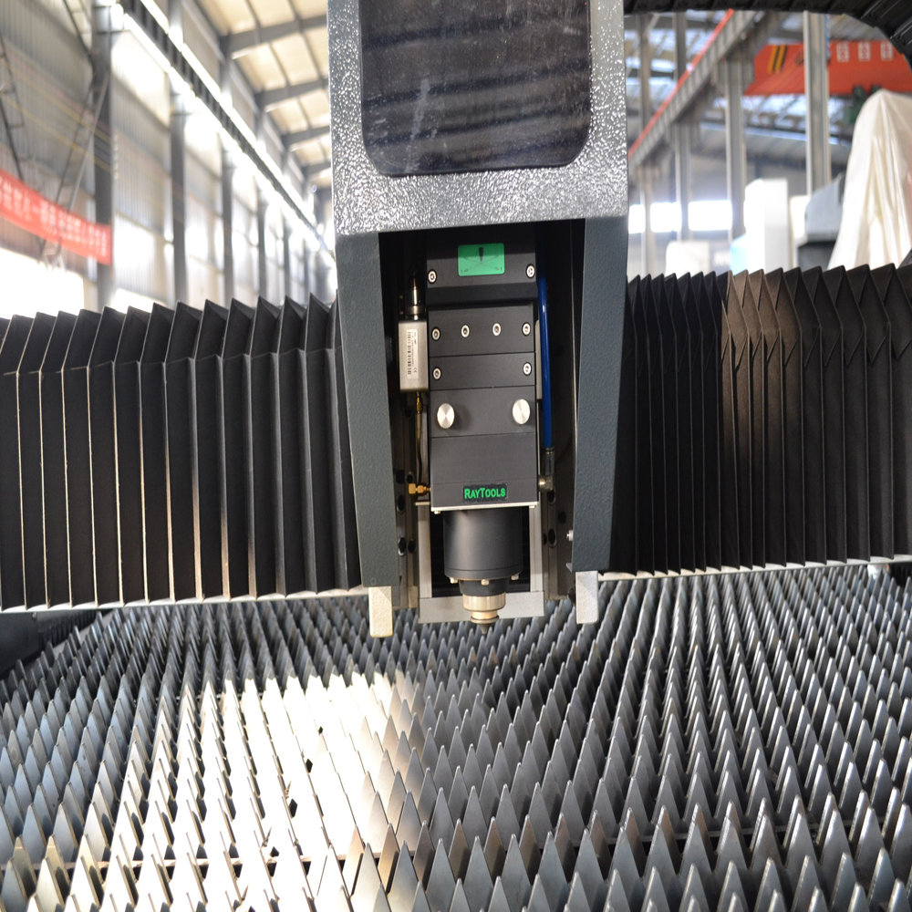 آلة قطع بالليزر الليفي ذات تصم - مراجعة Industrial Laser Cutter For Metal وسعره