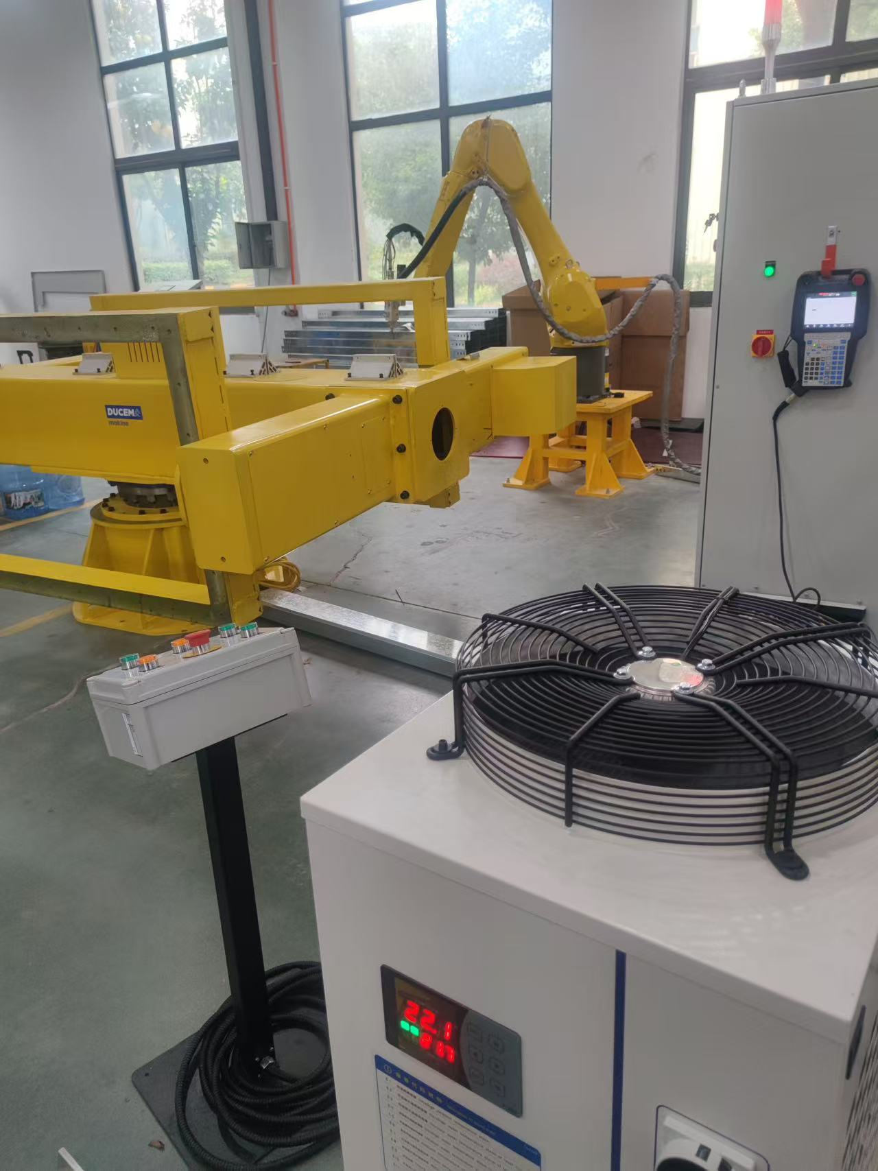 تخصيص آلة قطع الليزر الصناعية  - مراجعة Industrial Laser Cutter For Metal وسعره